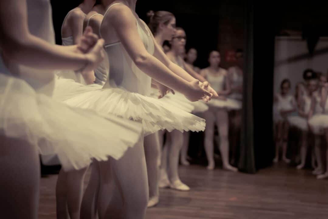 découvrez l'univers envoûtant du ballet, mêlant grâce, technique et émotion. apprenez-en plus sur l'histoire, les chorégraphes et les danseurs emblématiques du ballet.